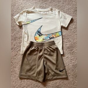 Nike White and Tan Logo T-Shirt